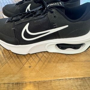 NEW Women’s Nike Air Max Black/White Low-Top Sneakers